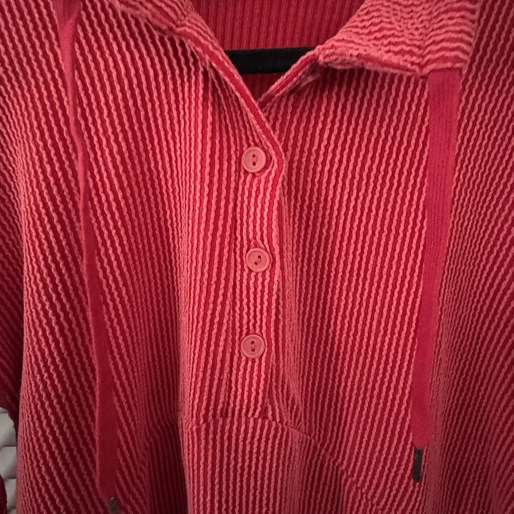 Buckle Textured Henley - M, red - Picture 4 of 5